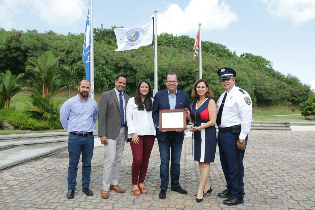 De izquierda a derecha: José Terrasa, director de Operaciones Turísticas, CTPR, Ángelo Cruz, alcalde de Ceiba, Carolina Corral, gerente general Marina Puerto Del Rey, Nicholas Prouty, dueño Marina Puerto Del Rey, Ingrid I. Rivera Rocafort, directora ejecutiva Compañía de Turismo, Teniente Pagán, FURA.