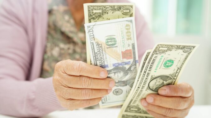 Dinero y tercera edad